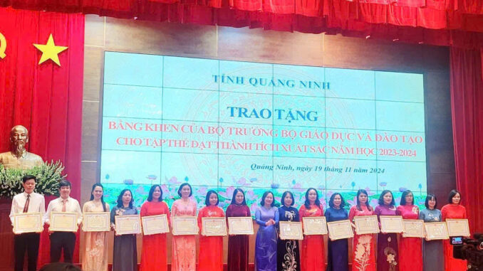 KHEN THƯỞNG NHÀ GIÁO 2